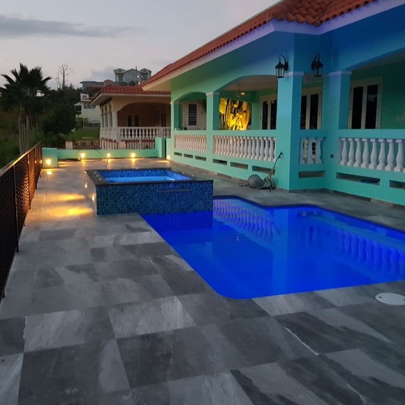 Meet your Posher - Picture 5 of 9